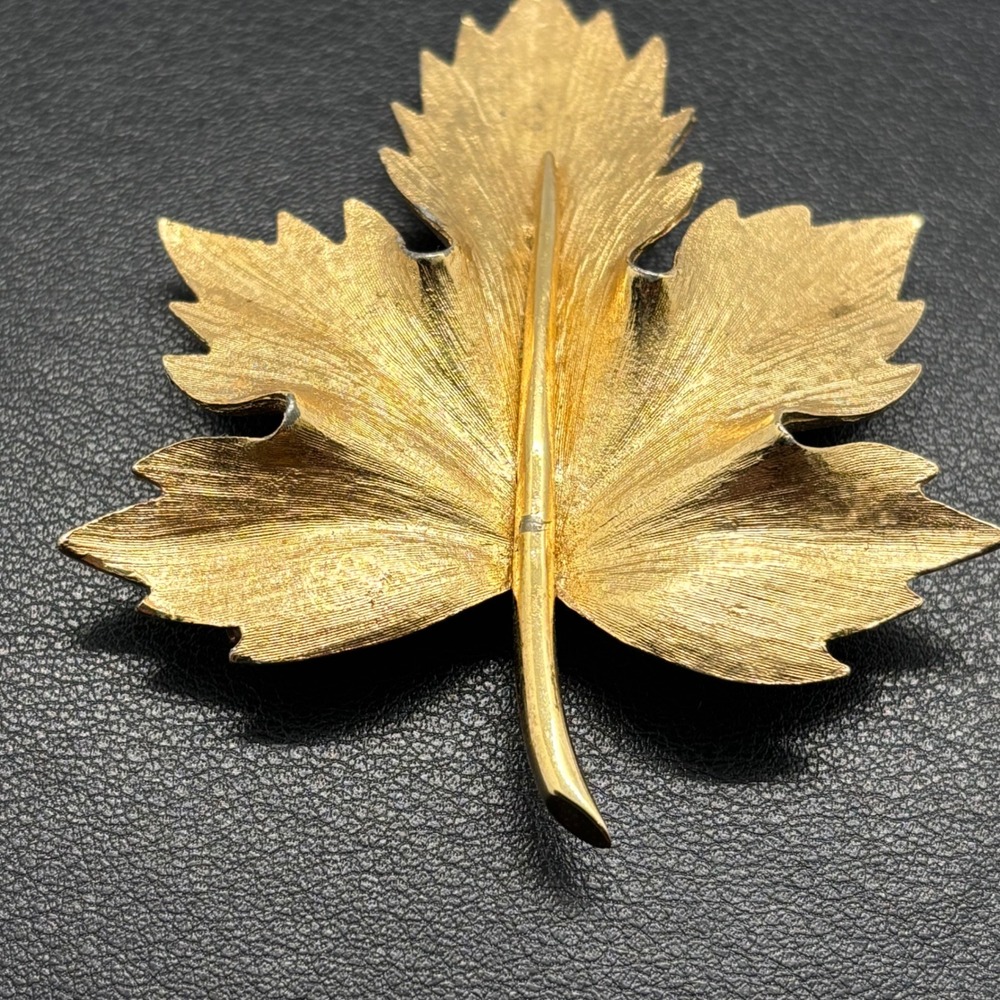 Boucher Maple Leaf Brooch Women Gold Tone Textured Vintage Signed 2080 Pin